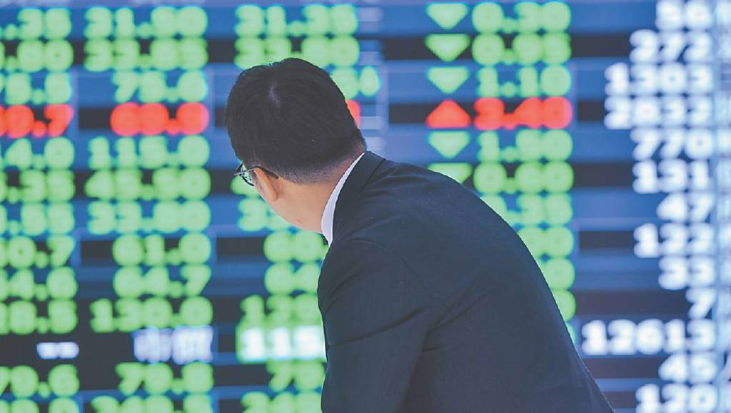 關稅利空未完 法人齊倒貨 專家：稅率公布台股有望戰23K