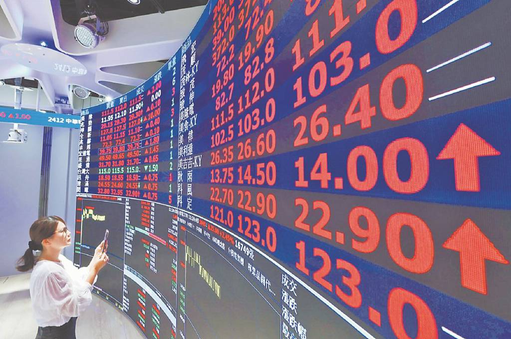 台股爆今年第二大量 資金悄悄換風向？專家：兩大關鍵事件將主導行情