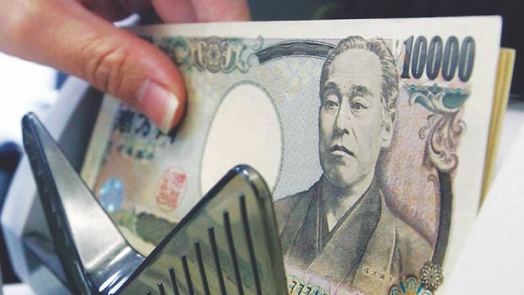 貶破155大關！日本財務大臣：對日圓波動「感到警戒」 