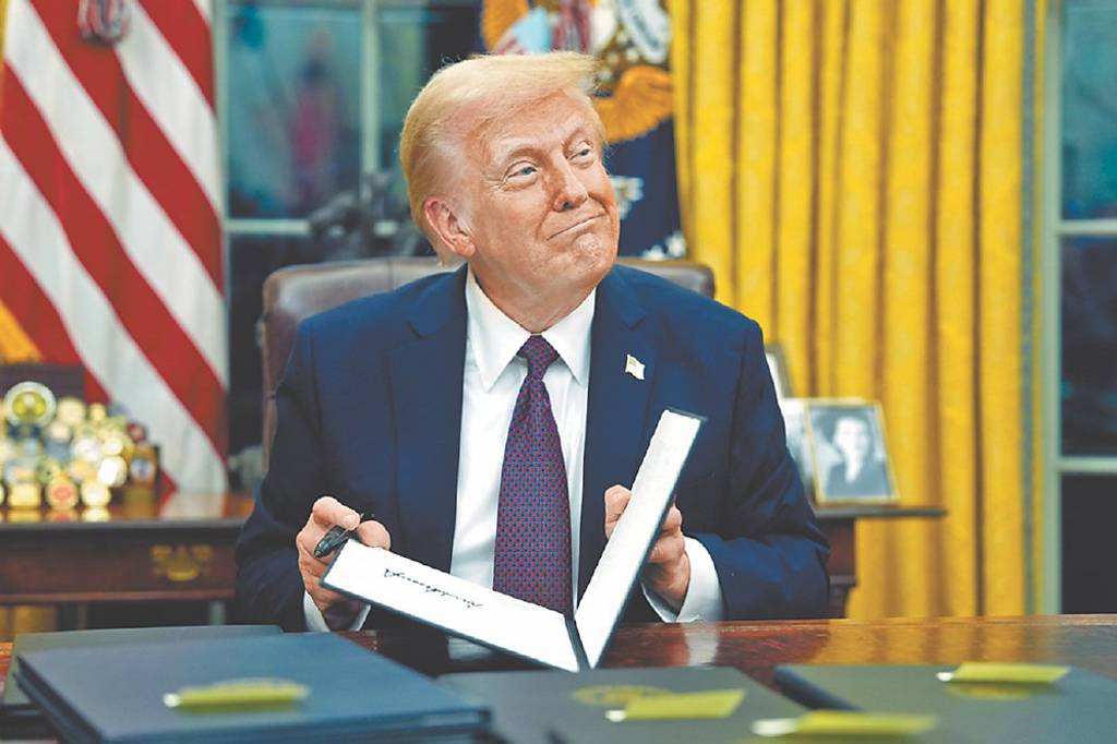 川普點頭！同意輝達出售H200晶片給中國 將抽成25％