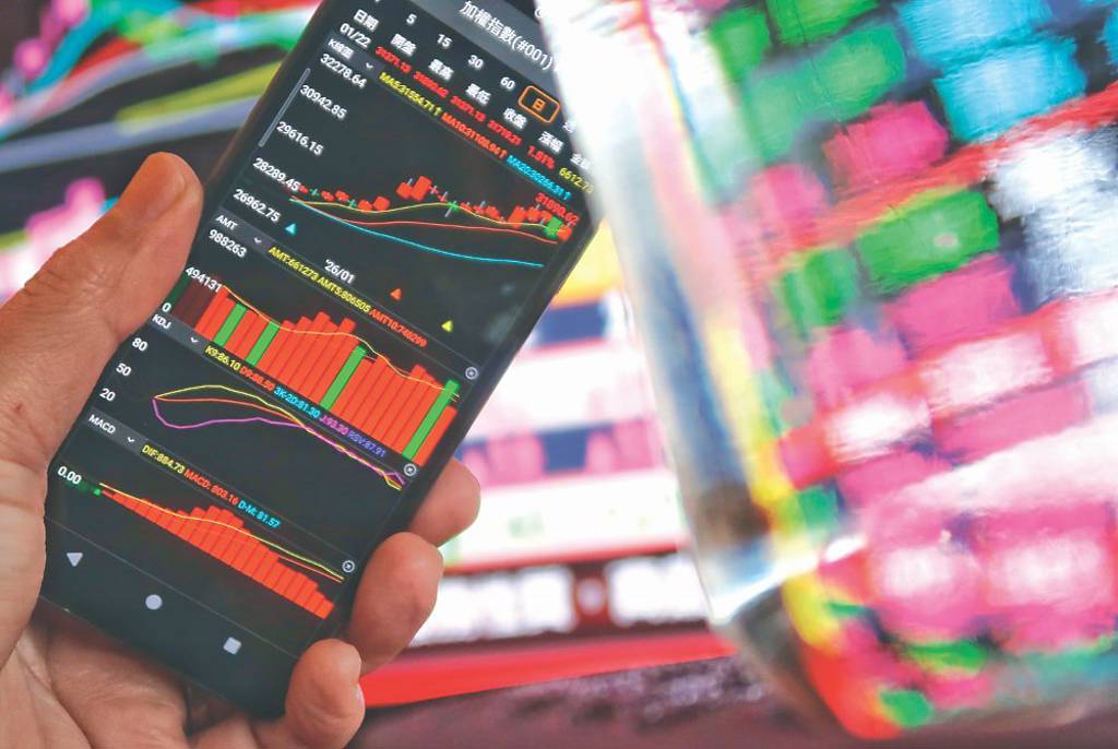 金蛇萬點行情寫新頁！紅盤還能再創高？專家：長假風險不能忘 