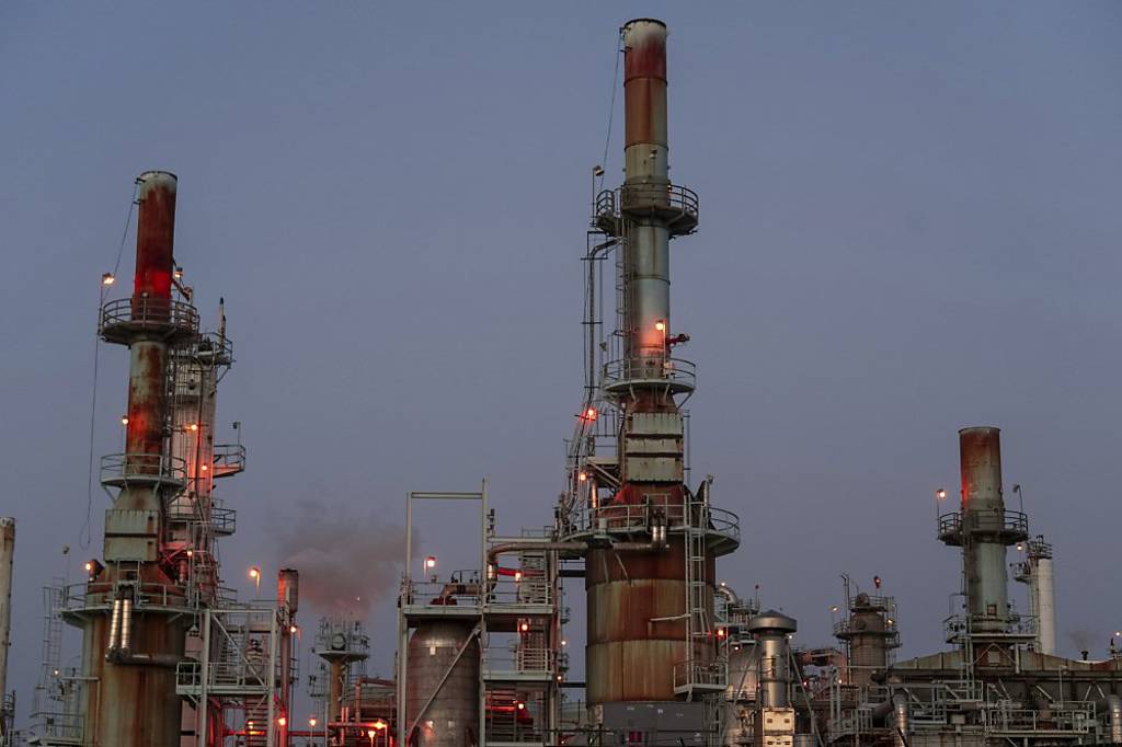 IEA史上最大拋儲醞釀中 G7緊急會議今晚登場 油價第三波震盪倒數