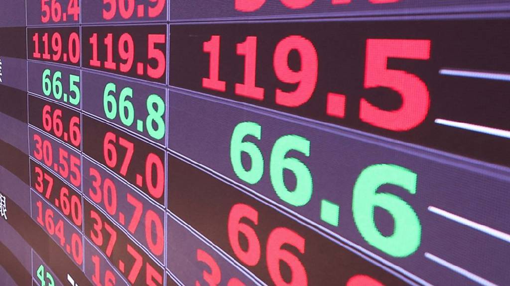 台股盤中創高仍失守37K 分析師揭回檔布局「8字策略」