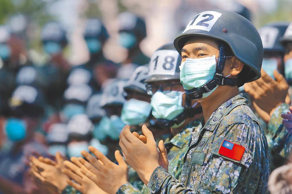 軍公教調薪方案出爐  7月專業、主管加給調增2千元 明年加薪4％