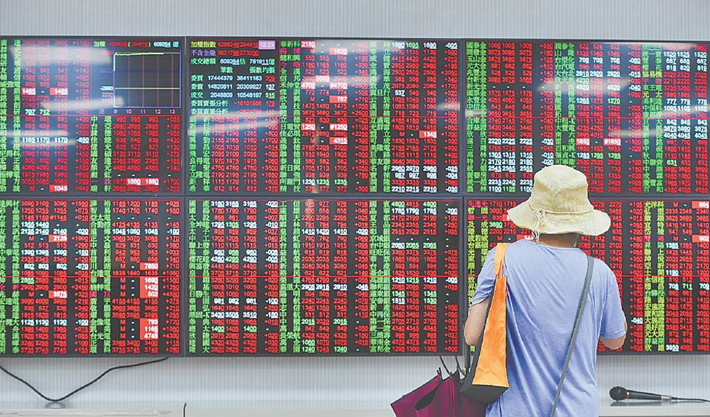 台積拉尾盤台股驚險收紅 專家：拉回搶先布局它們